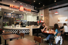 [대한민국 창업대상-산업통상자원부 장관상] 해마로푸드 맘스터치, 가성비·가심비 두토끼 몰이..치킨버거 대명사로