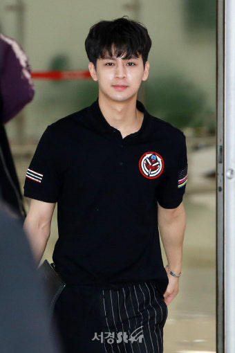 아이콘(IKON) 송윤형, '상남자 포스' (공항패션)