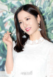 우주소녀 보나, 꽃이 달린듯한 귀걸이 (당신의 하우스헬퍼)