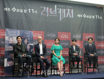 [종합] '러브캐처', '하트시그널'과는 달라···사랑과 돈 사이의 심리게임