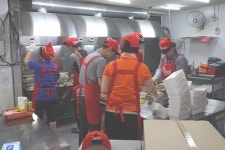 호식이두마리치킨 가맹본부, 월드컵 특수 기간 가맹점 일손 돕기 나서