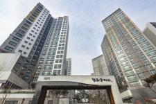 [강북도 줄줄이 10억클럽 아파트] 청량리 84㎡도 10억 대열에···경희궁 자이 59㎡는 11억 넘어