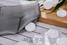 고체세제·수세미를 한묶음에...친환경·위생적 주방환경 유도