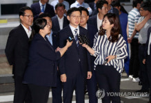 더불어민주당, 김경수 영장 기각에 “망신주기 언론플레이, 책임 물을 것”