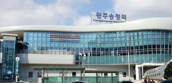 광주송정역서 전동휠체어 탄 60대 추락.. 다행히 큰 사고는 없어