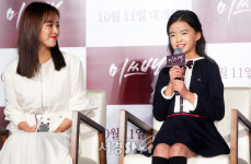 [현장] ’미쓰백’ 600 대 1의 경쟁률 뚫은 아역 김시아, “롤 모델은 한지민 이모 ‘짱’”