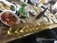 상사와 술 마시면 1만원···사원들 회식 늘리려는 日기업들