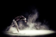 무대 위 예술...움직임대로 시선멈춤