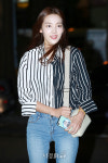 김소라, 반반스타일 셔츠입고 (아는와이프 종방연)