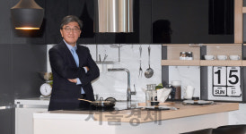 [CEO&STORY]이영식 한샘 사장, 주말엔 비닐하우스서 선인장 키우는 다육식물 애호가