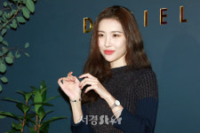 선미, 복숭아빛 네일컬러