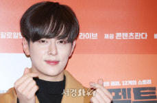 보이프렌드 동현, 부드러운 눈빛으로 하트 (리스펙트 스페셜 시사회)