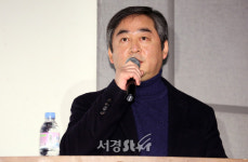 자료 설명하는 미디어라인엔터테인먼트 이정현대표