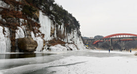 [休-강원도 철원군]7.5㎞ 협곡·주상절리 따라...짜릿한 얼음 트레킹