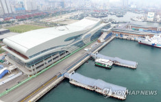 부산항 국제여객터미널, 승강기 고장으로 승객 갇혀 출국 못해 보상 진행