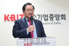 주대철 비올때 우산 뺏는 금융환경부터 고칠것