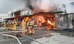 광주 광산구 자재유통센터 화재, 큰 불 잡았다···인명피해 없어
