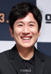 이선균, 미소 미남 (악질경찰 제작보고회)