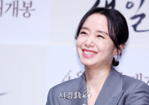 전도연, 미소 가득 (생일 제작보고회)