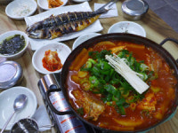 두툼한 갈치조림·진한 고기국수 먹고 갑서예