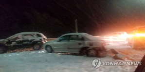 강원 고속도로서 눈길 사고 잇따라···상행선 구간 정체 극심