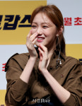 이성경, 수줍은 미소 활짝~ (걸캅스 제작보고회)