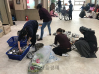 [강원 산불] “휴대폰·지갑만 겨우 챙겨···” 텐트 속 한숨