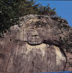 [문화재의 향기]제천 덕주사 마애여래입상