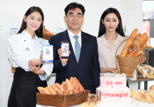 착한페이 시연하는 이동면 사장