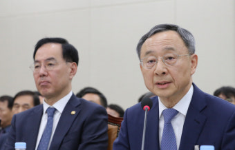 장관 없는 KT청문회···與野 KT에 조사 방해·참고인 불출석 협박 의혹 제기