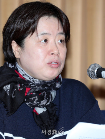 기자회견서 발언하는 배복주 상임대표