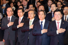 박상기 "진정한 법치국가 구현"···김명수 "국민은 法지배대상 아냐"