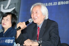 인사말하는 이창성 5·18 당시 사진기자 (김군 언론시사회)