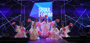 [서울포럼]전통 음악·몸짓으로 그린 과학···관객들 원더풀