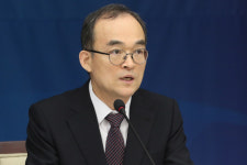 문무일 통제 안받는 경찰권력, 민주주의 원칙 위배