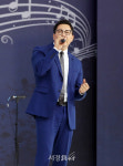 열창하는 더원 (2019 아세안 위크)