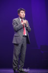 인사말하는 김홍준 예술감독
