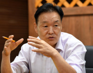 이계문 서민금융진흥위원장 모럴해저드 무서워 채무조정 안하면 사회비용 늘어 악순환