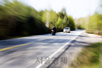 서울 한남동 오토바이 가로등 들이받아 운전자 사망