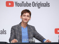 미소 짓는 최강창민 (아날로그 트립 기자간담회)