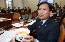 김진태, 文대통령 '저만큼 사랑받는 정치인 없다' 발언에 