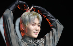 온리원오브 러브, 미소 살짝 (쇼케이스)