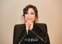 신영숙, 빛나는 미모 (인터뷰 포토)