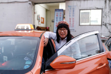 “안 들려요, 그래서 운전할 때 더 잘 보죠”
