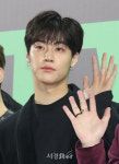 손인사하는 엔플라잉 이승협 (MMA 2019)