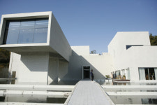 붉은 대나무가 반기는 젊은달와이파크···핑크빛 짙은 장항역 도시탐험카페