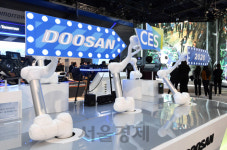 두산로보틱스, CES에서 협동로봇 퍼포먼스 시연 [CES 2020]