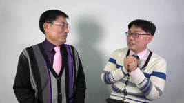 컴퓨터 엑셀 화면 밖을 바라보니 아버지가 보였다