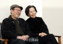나란히 앉은 신구-손숙