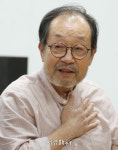 답변하는 원로배우 신구 (아버지와 나와 홍매와)